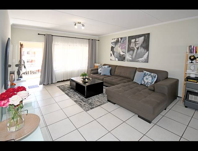 2 BEDROOM APARTMENT FOR SALE IN SUNNINGHILL